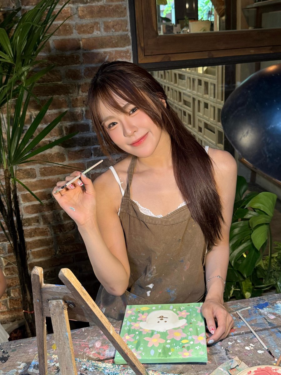 Arleememory's tweet photo. 💘 𝘼𝙍𝙇𝙀𝙀'𝙎 𝙐𝙋𝘿𝘼𝙏𝙀 : [ IG Post ]

- สอนวาดรูปหน่อย ย ย 🎨👩🏻‍🎨

🍋 https://t.co/FwsfIpUbzC

#ArleeBNK48 #BNK48 https://t.co/xX0cRc6Vja