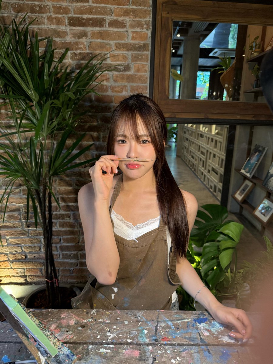Arleememory's tweet photo. 💘 𝘼𝙍𝙇𝙀𝙀'𝙎 𝙐𝙋𝘿𝘼𝙏𝙀 : [ IG Post ]

- สอนวาดรูปหน่อย ย ย 🎨👩🏻‍🎨

🍋 https://t.co/FwsfIpUbzC

#ArleeBNK48 #BNK48 https://t.co/xX0cRc6Vja