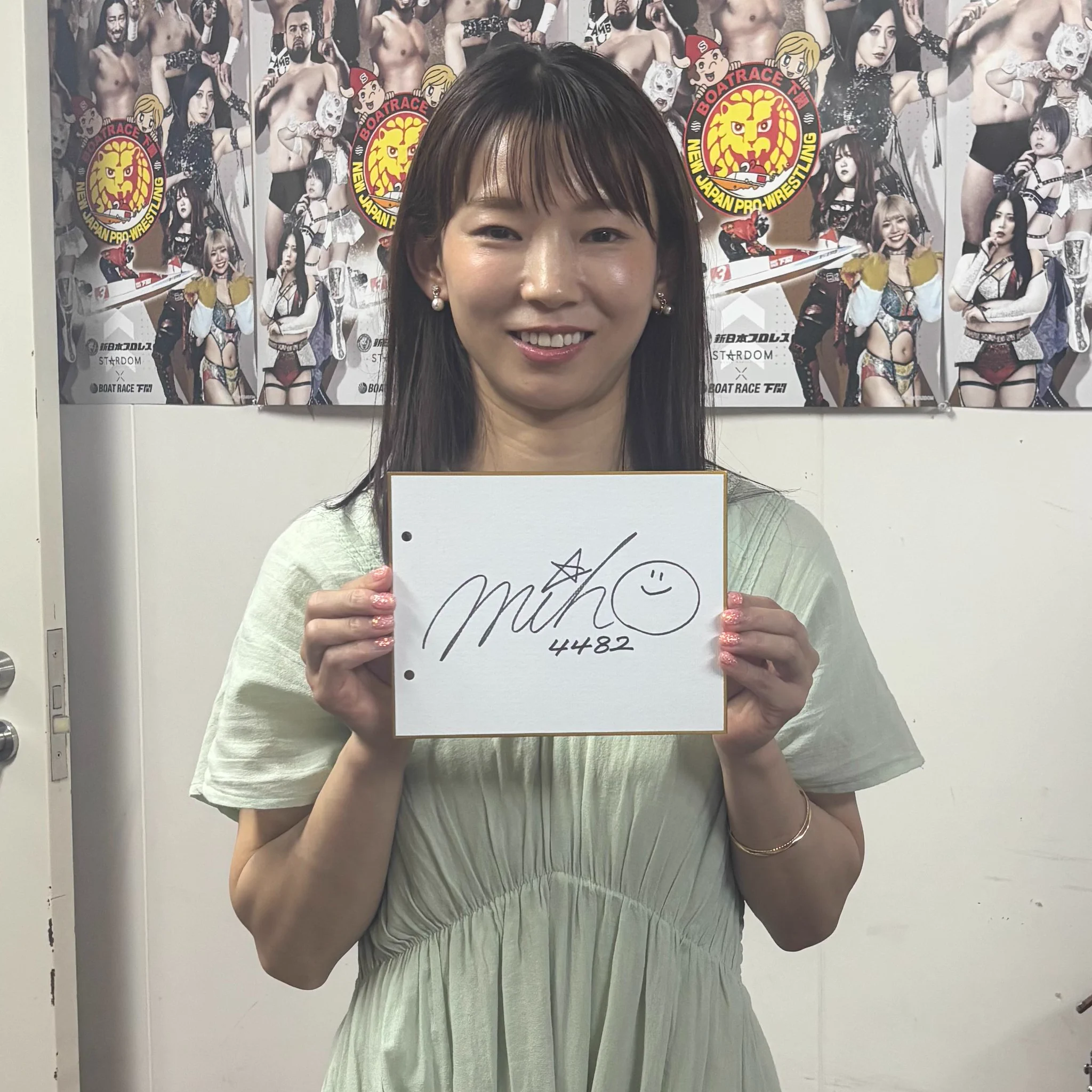 ボートレース_サイン艇番_守屋美穂_ 2号艇_プレート HOUA8psaAAI2hd3?format=webp&