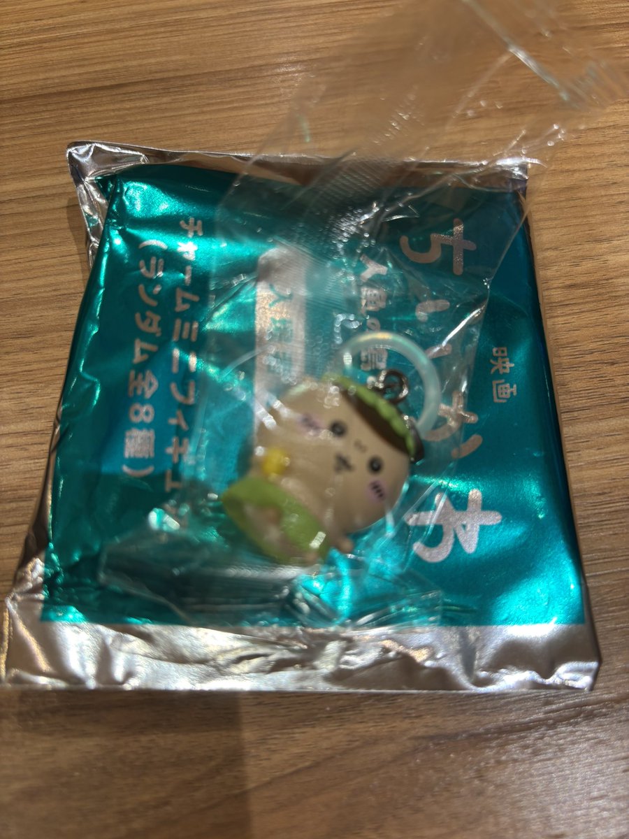 1220_Oda's tweet photo. 【交換】映画ちいかわ 入場者特典 第1弾 
チャームミニフィギュア めじるし　キーホルダー　ちいかわ 

譲 ) くりまんじゅう×2
求 ) うさぎ>くりまんじゅう、ラッコ以外

郵送にて交換希望です。 https://t.co/Hjvh9R9Nvj