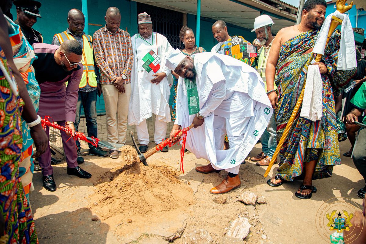 ludwig_teye's tweet photo. TEMA WEST MUNICIPAL ASSEMBLY BREAKS GROUND FOR THE CONSTRUCTION OF A 24-HOUR ECONOMY MARKET AT COMMUNITY 2. https://t.co/fUjeF2ixnu