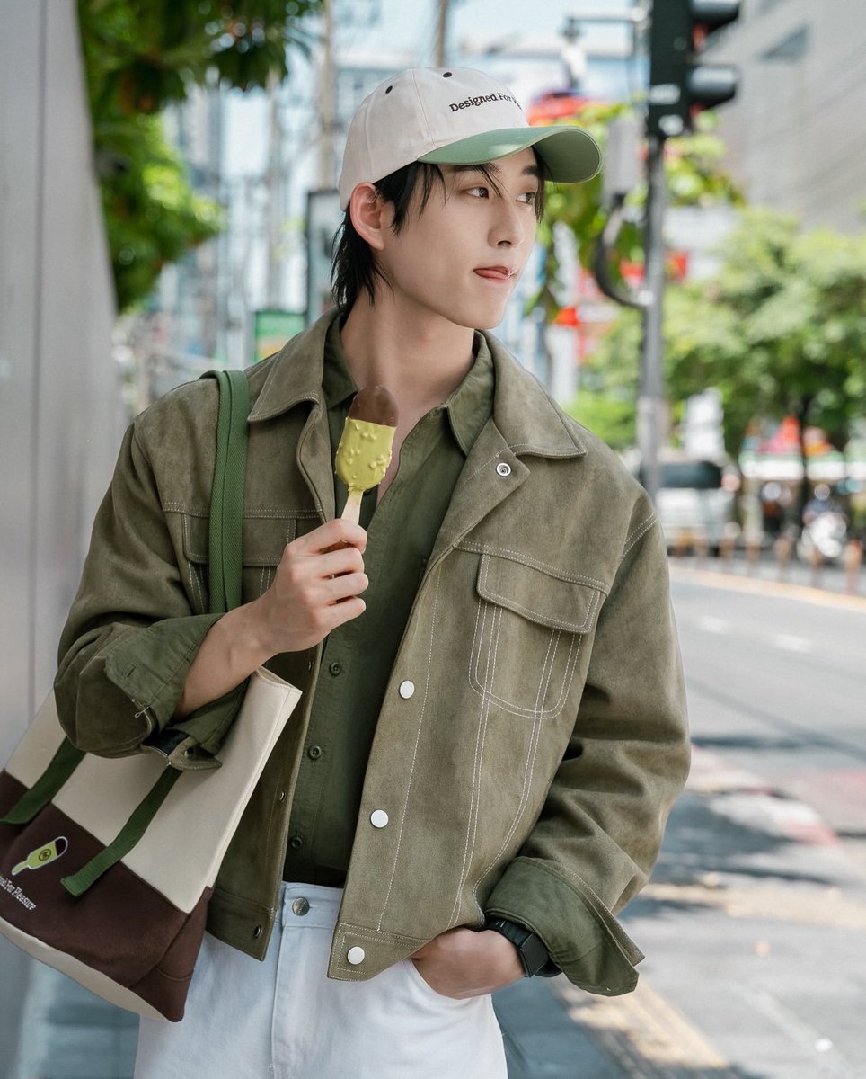appch__'s tweet photo. สวยหล่อเหมาะสม เข้ากันอย่างลงตัวเหมือนMagnum Pistachio Signatureเลยค่ะ ใครค้นพบเคมีนี้คะ หนูอยากกราบ 🙇‍♀️🙇‍♀️🙇‍♀️🙇‍♀️

#WilliamEst 
#MagnumPistachioSignature #DesignedforPleasure #MagnumThailand https://t.co/01wmx8xw1y