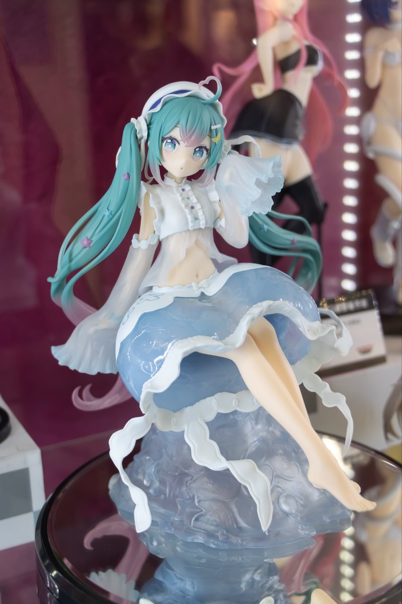 gjpgmpwtjmgdwa's tweet photo. 初音ミク BANPRESTO EVOLVEシリーズ
Clearluxe-くらげーフィギュア

2026年8月第2週登場予定
渋谷アドアーズ https://t.co/8yQByHLaz5