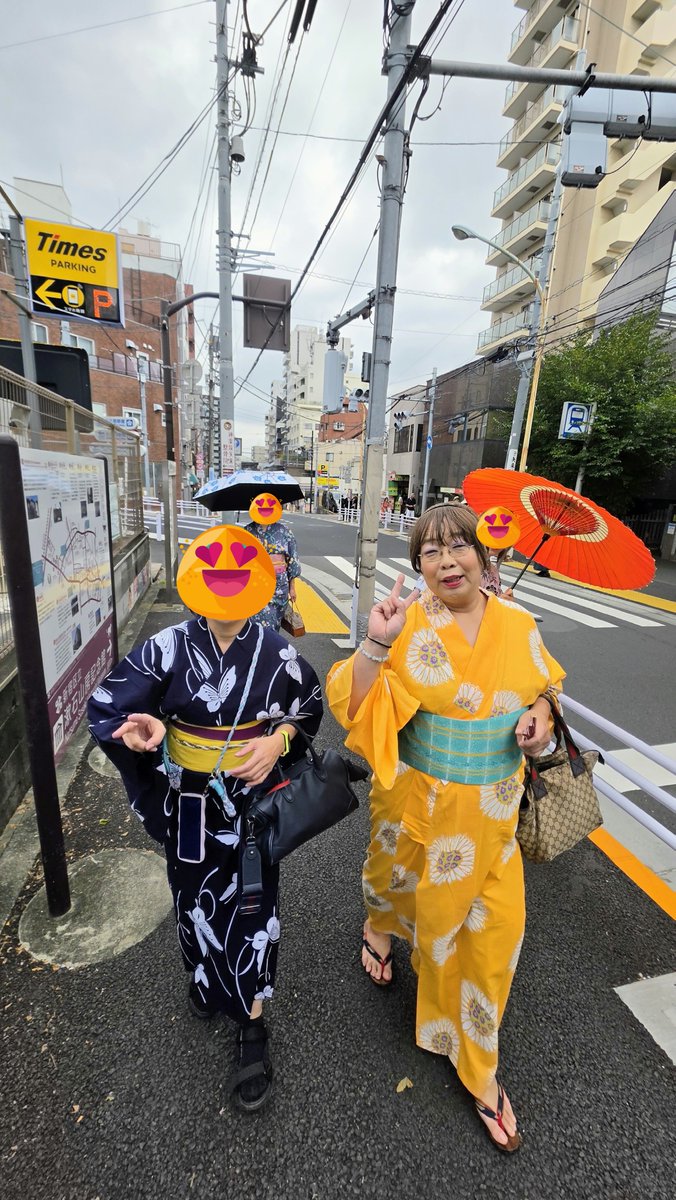 minako0705's tweet photo. 神楽坂にて浴衣女子会!
暑さに負けずにお出かけしてきましたわ
私は向日葵の浴衣姿!
神楽坂を浴衣姿で散策
めちゃくちゃ楽しかったわ!
神楽坂で有名なお店でランチ!
お酒で乾杯🍻から冷やしうどん御膳
名物のかき揚げも美味しゅうございました。女子会楽しすぎるわ
#神楽坂
#浴衣女子会 https://t.co/9UdGGkJDXK