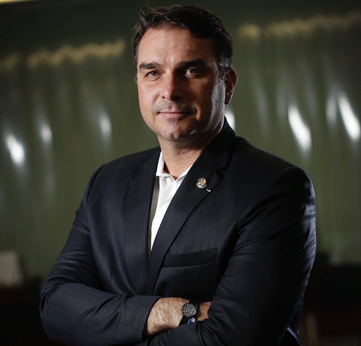 Alexmorettibr's tweet photo. Flávio Bolsonaro ganha de lavada nas intenção de votos para Presidência da República no estado do Paraná.

🟢 - Flávio Bolsonaro (PL): 42%
🔴 - Lula (PT): 24% https://t.co/bAN8gKsS28