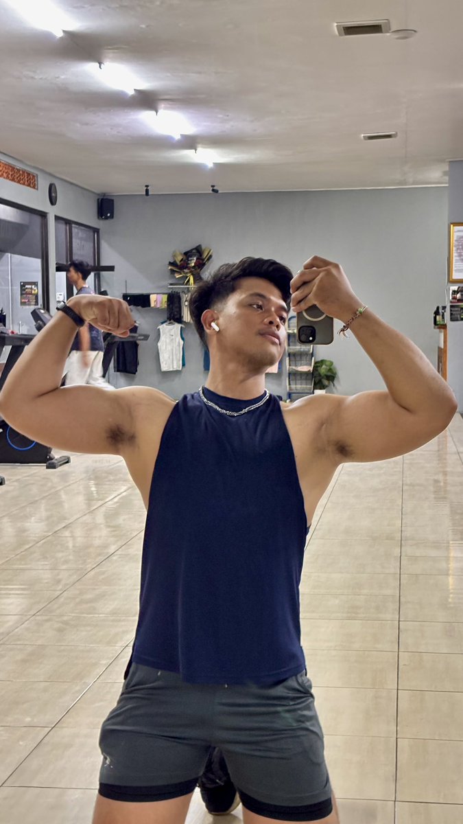 BigBoyCrush's tweet photo. finally can hit the gym again! 

after 2 weeks off 😬😅 https://t.co/RYIMTwjZm6