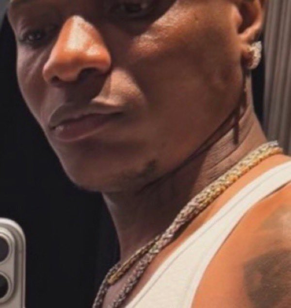thenationbuzz's tweet photo. Wizkid is gradually turning into a man 😂 https://t.co/q9FYd9WFV0