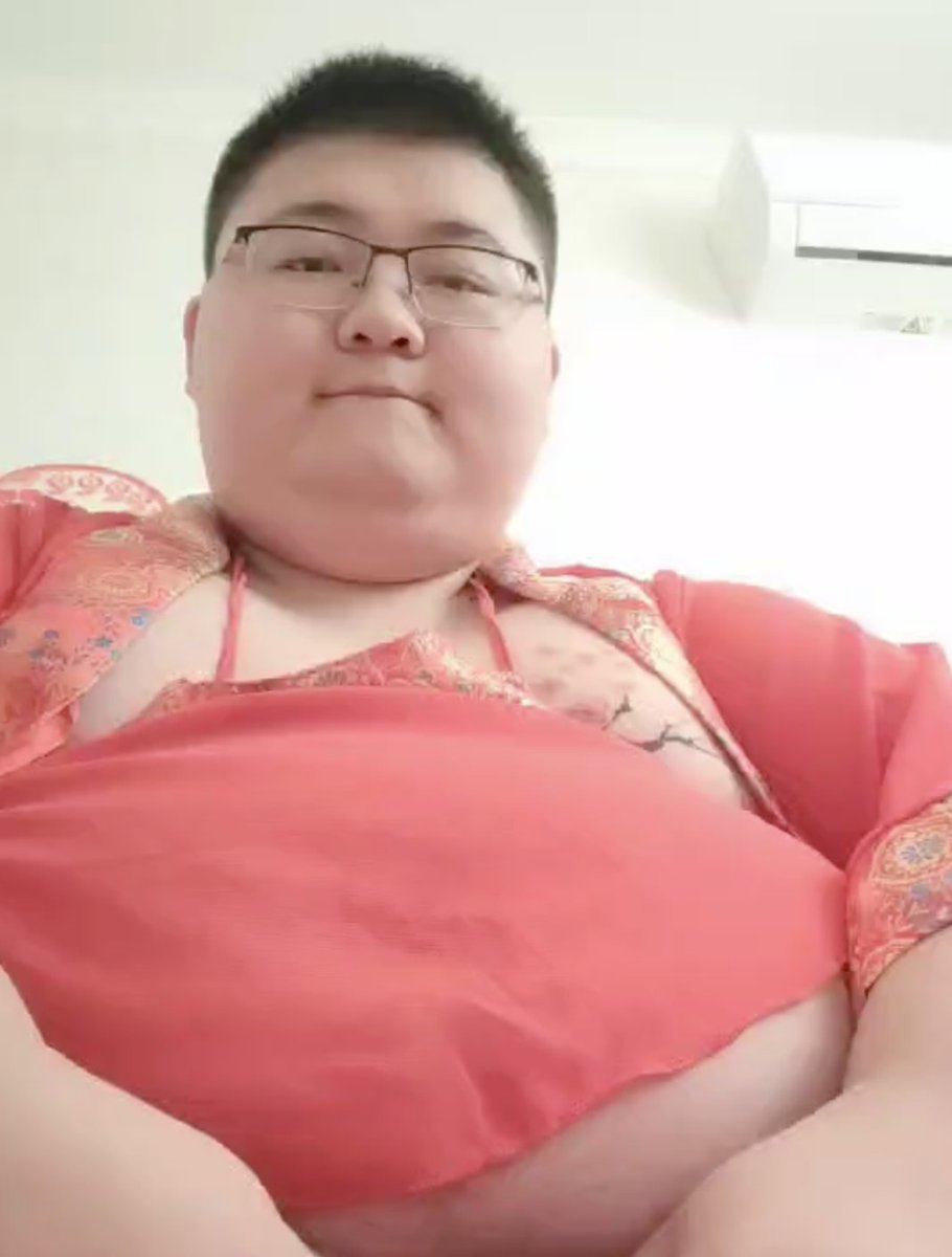 SuccessAladetan's tweet photo. 被干的视频第一段，明天会更新后面几段
开了一个交友资源群 https://t.co/PHBN9EBvX3
有电报可以自己加下 https://t.co/J9hMqbs8vG