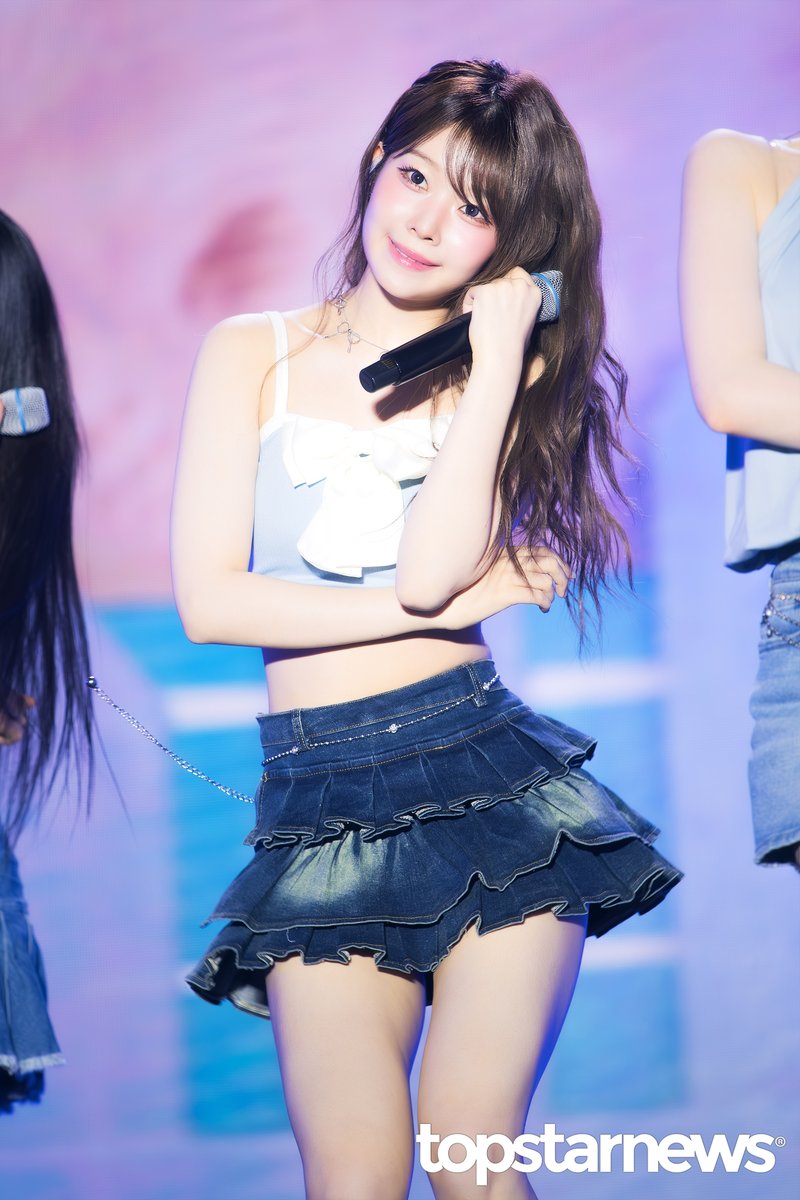 TSN_PHOTO's tweet photo. [HD포토] 세이마이네임 도희, ‘사랑스러운 눈빛’ (보령머드축제 K-POP SUPER LIVE) #보령머드축제 #KPOPSUPERLIVE #프리뷰 #세이마이네임 #도희 https://t.co/SNxbzfsNT3 <- Original Photo https://t.co/aQMM8F8Ffu