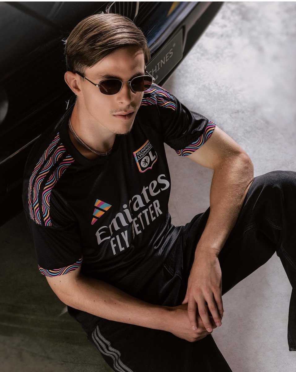 cValentineII's tweet photo. @_BeFootball Ou est cet homme dans la liste ?? https://t.co/Y4M55EtWok