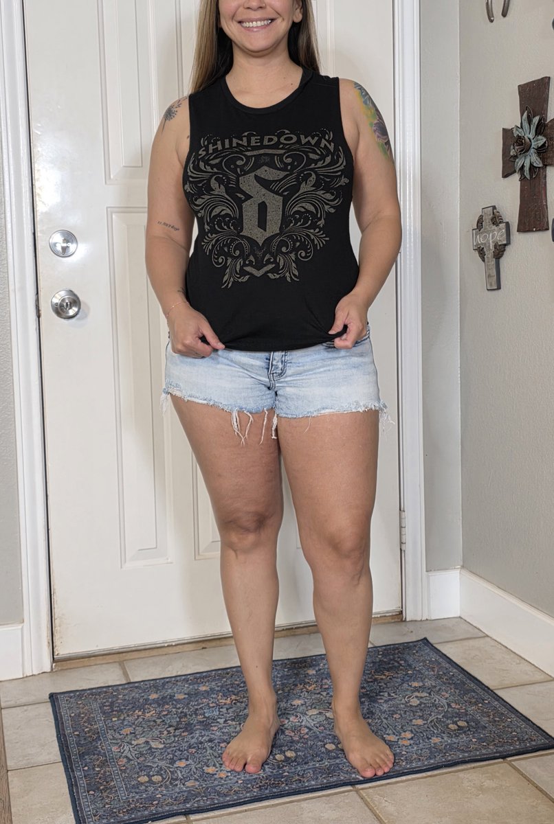 Ameliathemilf's tweet photo. Might be headed to a little concert this weekend 🤘If anyone wants to spoil a girl with a few drinks or some merchandise, I promise you'll be happy you did! I'll be sharing exclusive content with my biggest supporters! https://t.co/k3vgdxhY6P