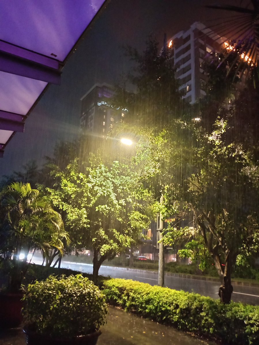 ZeroWolf9999's tweet photo. otw to work https://t.co/6ATW1eLovk
