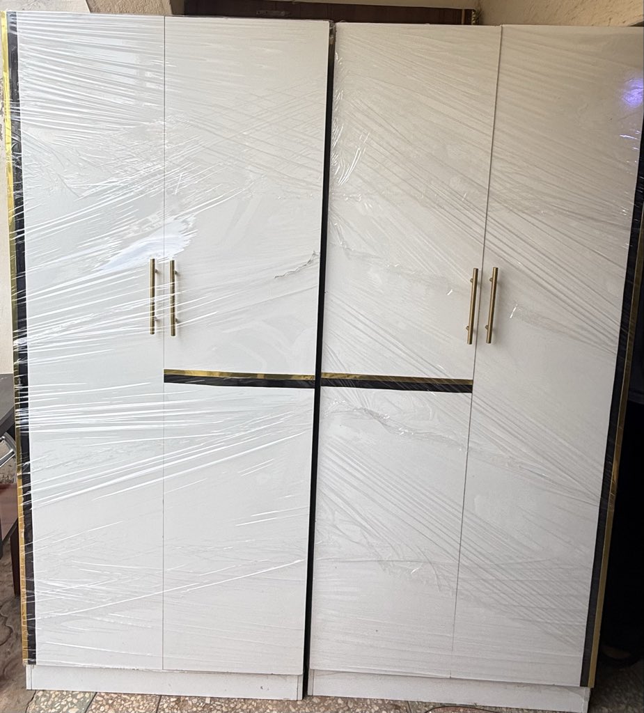 Selveenltd's tweet photo. Four doors wardrobe 260k https://t.co/nyPoM3lGrY