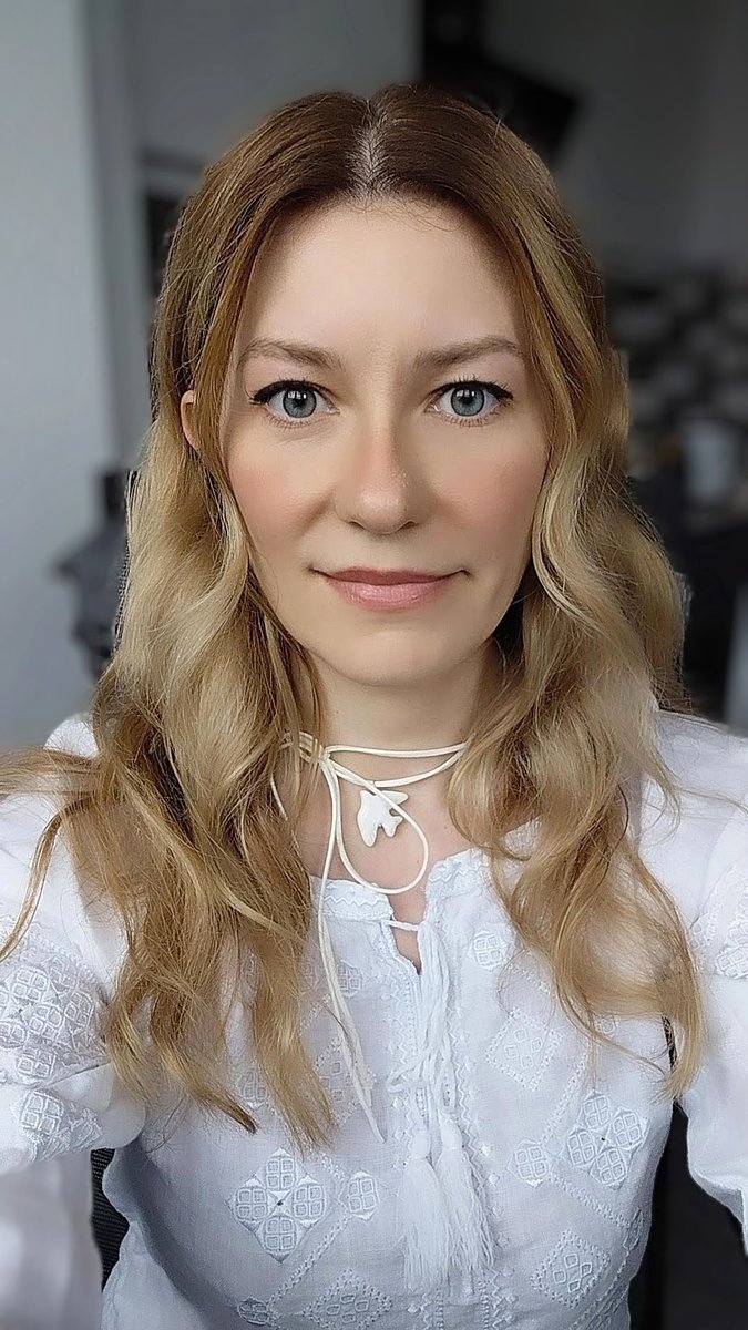 ninaselyna's tweet photo. Hello, dear friends 💙💛
I love wearing my Ukrainian vyshyvanka to work. Recently, I was on a video call with my colleagues from India and they were wearing their beautiful traditional saris 🥻 in the office too 🥰 It felt so special!
Working with international teammates is awesome ❤️
Do you ever wear any part of your country's traditional clothing?
