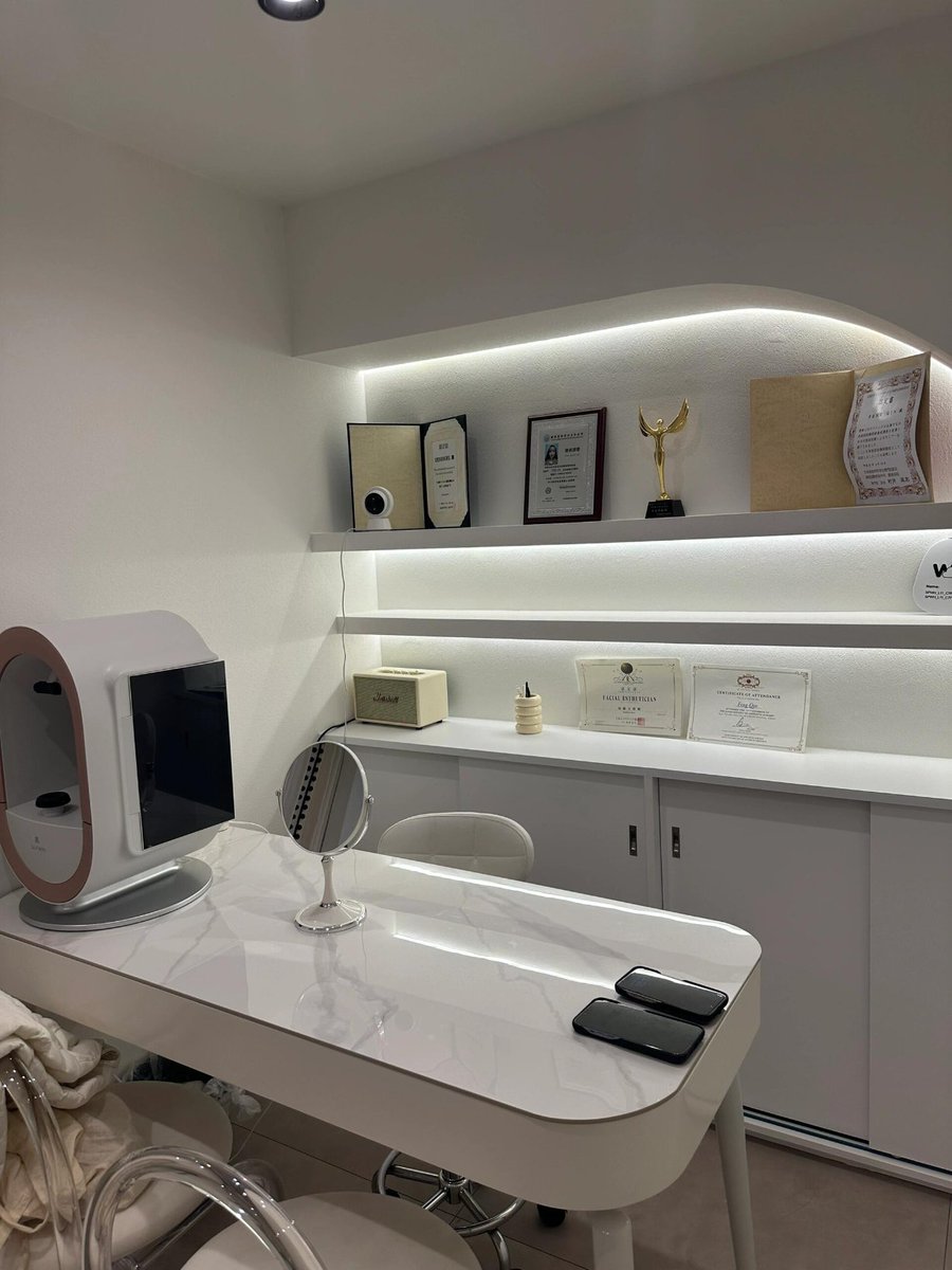 Renxiaosk's tweet photo. Today was a busy but fulfilling day at the salon! From LED light therapy to ensuring every customer left looking radiant. Seeing the results today made me very happy! Although I'm tired, moments like this make it all worthwhile. I'm grateful to be able to do what I love every day https://t.co/dmrAne5OhS