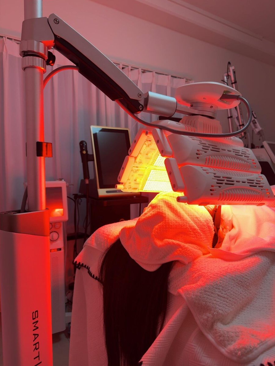 Renxiaosk's tweet photo. Today was a busy but fulfilling day at the salon! From LED light therapy to ensuring every customer left looking radiant. Seeing the results today made me very happy! Although I'm tired, moments like this make it all worthwhile. I'm grateful to be able to do what I love every day https://t.co/dmrAne5OhS