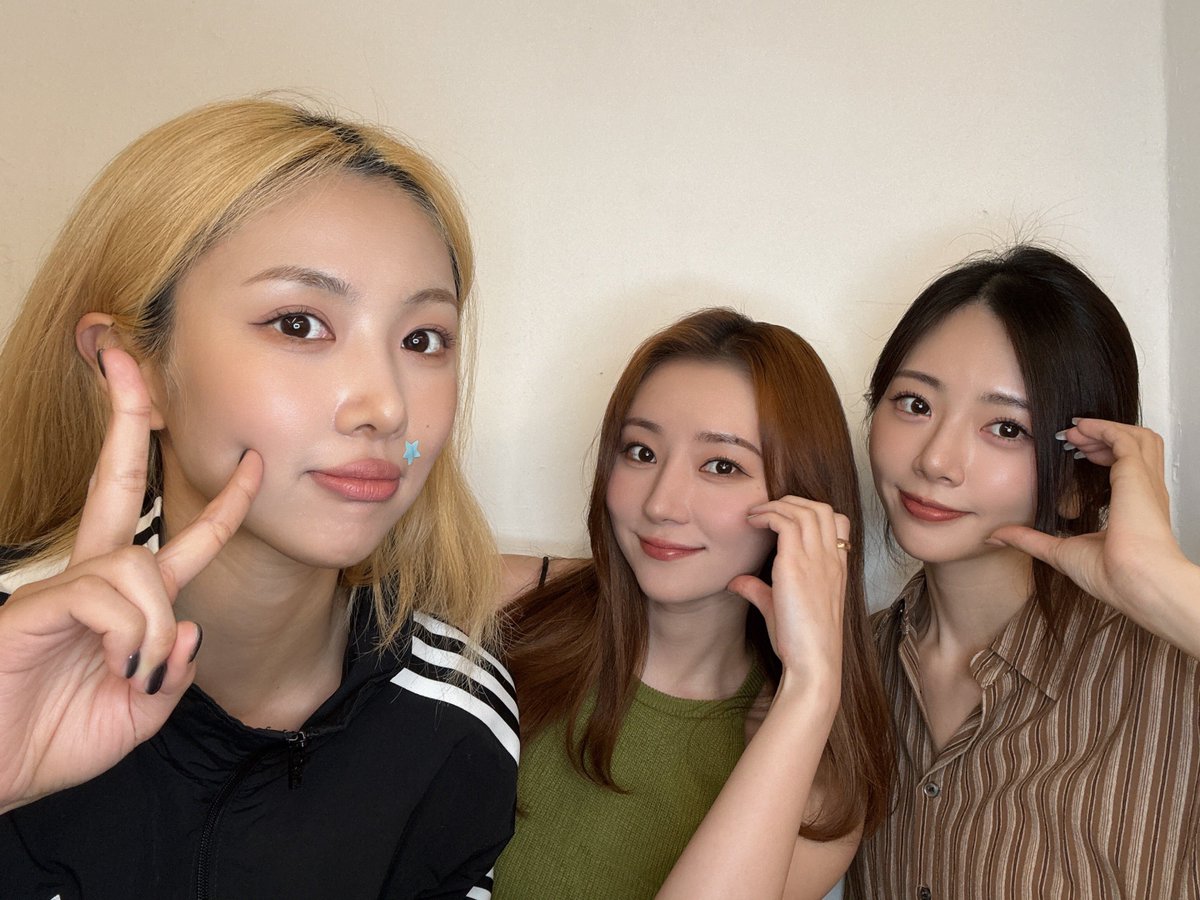 hf_dreamcatcher's tweet photo. [✏] 26.07.28 Whoop Japan 온라인 특전회❣

너무너무 즐거운 인썸니아와의 수다🩷

#유아유 #UAU
#Dreamcatcher_UAU https://t.co/GtxCG4dSNJ