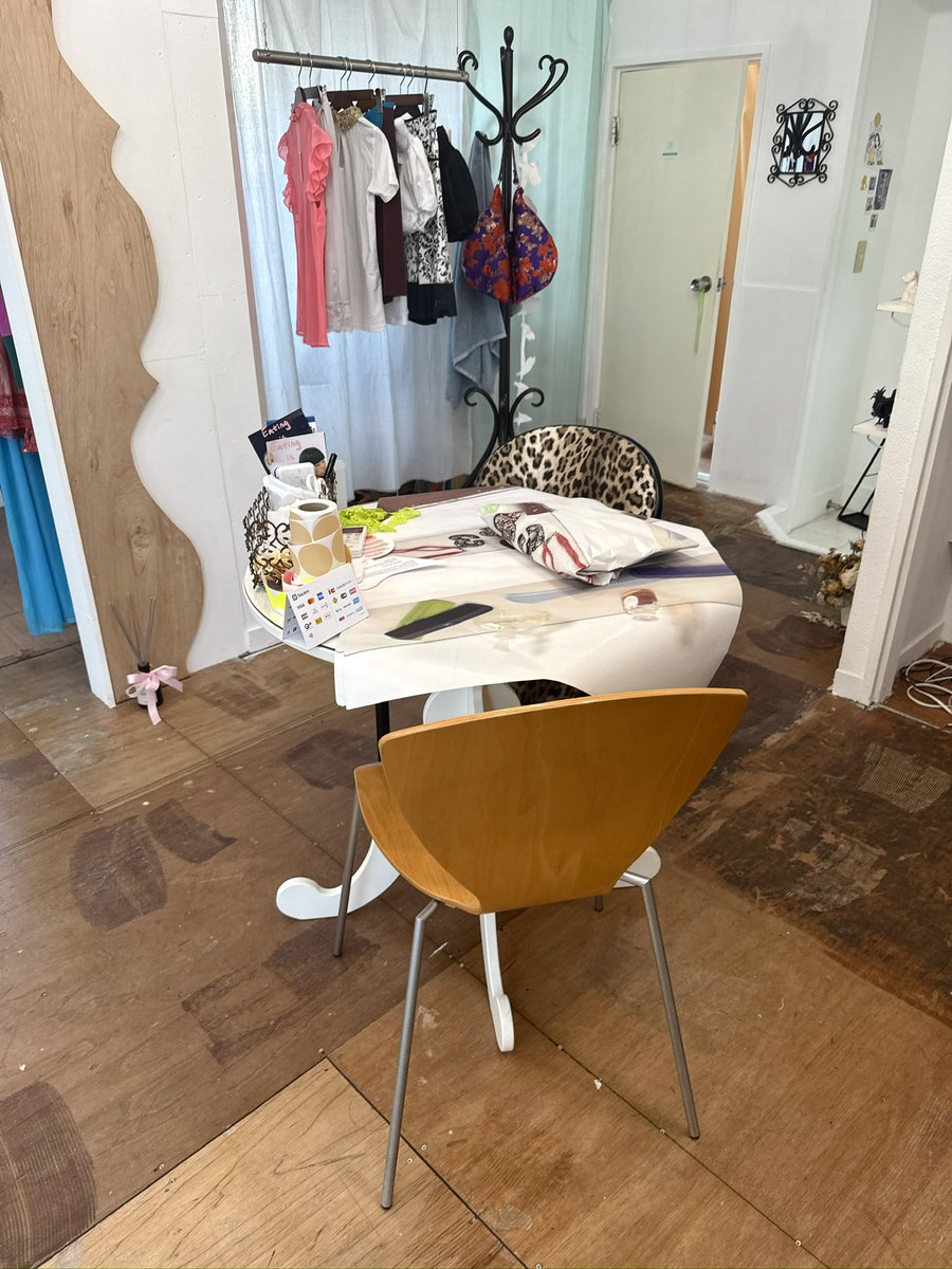 eighthflooor's tweet photo. 도쿄 빈티지샵 추천 !

🩹selfcare club room 301
저랑 취향 비슷하면 좋아하실 빈티지샵 실물 구경하기 힘든 ninabow도 입점되어 있음 🥹 포장도 넘 귀엽게 해주셔서 추억삼아 구매해보시는걸 추천드립니다 ㅎㅎ 10월 10일 쯤에 을지로 팝업도 오신대요 https://t.co/Cd9E3aMpzS