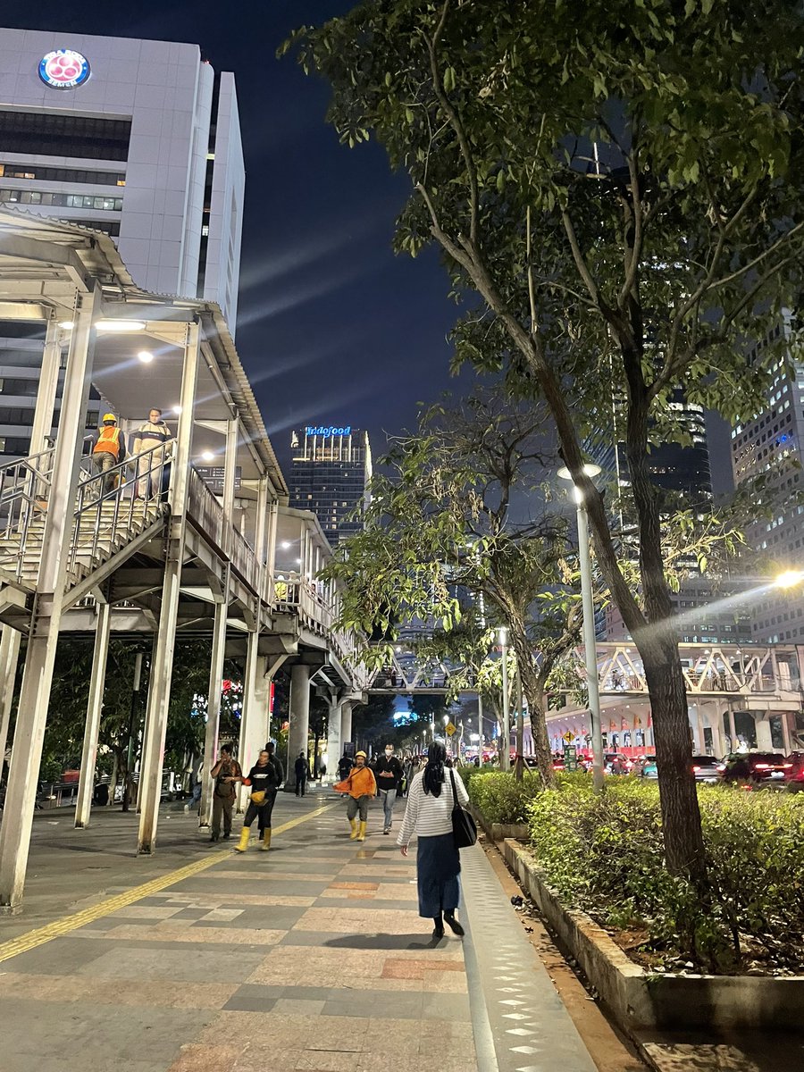 shahellooo's tweet photo. kisah romantis with a city light view https://t.co/VZNRqlWlRb