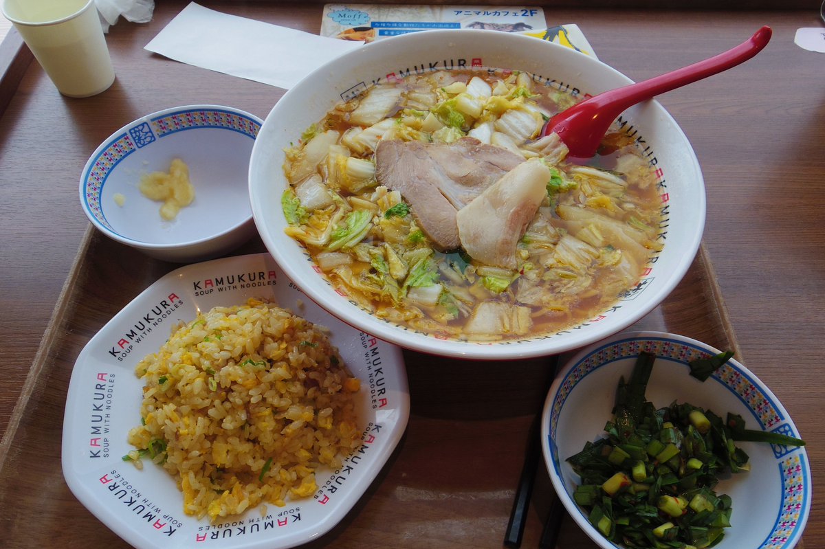 kakesukun's tweet photo. 立川立飛ららぽーと、神座（かむくら）さん。ラーメン麺カタメ、大盛り、チャーハン、白菜の甘みが効いたあっさり醤油スープで優しい���わい。チャーハンはしっかりと味が付いていて美味い。カメラはPENTAXQ自然光で綺麗に撮れた。
#ラーメン
#神座 #PENTAXQ https://t.co/ODdk8rYFwS