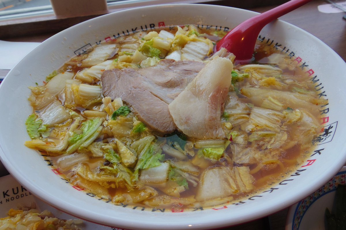 kakesukun's tweet photo. 立川立飛ららぽーと、神座（かむくら）さん。ラーメン麺カタメ、大盛り、チャーハン、白菜の甘みが効いたあっさり醤油スープで優しい���わい。チャーハンはしっかりと味が付いていて美味い。カメラはPENTAXQ自然光で綺麗に撮れた。
#ラーメン
#神座 #PENTAXQ https://t.co/ODdk8rYFwS