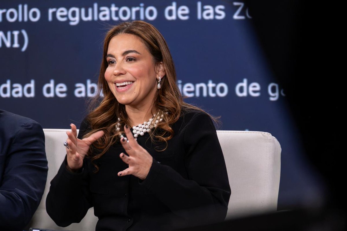 comisioncreg's tweet photo. La experta comisionada @karenschutt presentó en la rendición de cuentas del @MinEnergiaCo los principales hitos regulatorios de la CREG entre 2022 y 2026, en cumplimiento del deber normativo de informar a la ciudadanía sobre su gestión, avances y retos. https://t.co/1rFpPWxdep