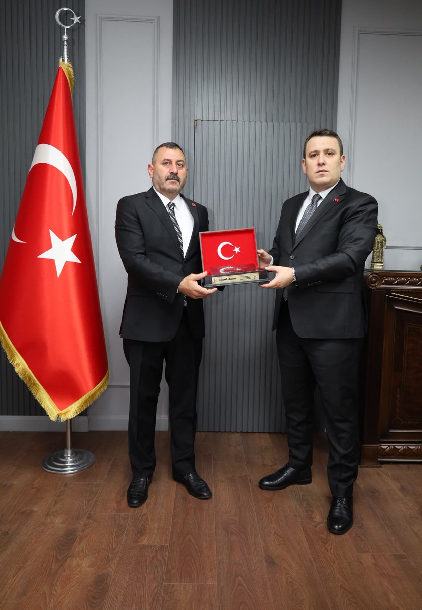 Sanliurfa_MHP's tweet photo. Milliyetçi Hareket Partisi Şanlıurfa İl Başkanımız Sayın Ecz. Osman Mutlu, Şanlıurfa Cumhuriyet Başsavcımız Sayın Murat Çalış'ı makamında ziyaret etti.

Nazik misafirperverlikleri dolayısıyla Sayın Başsavcımıza teşekkür eder, çalışmalarında başarılar dileriz.

@dbdevletbahceli 
@MHP_Bilgi 
@eczosmanmutlu