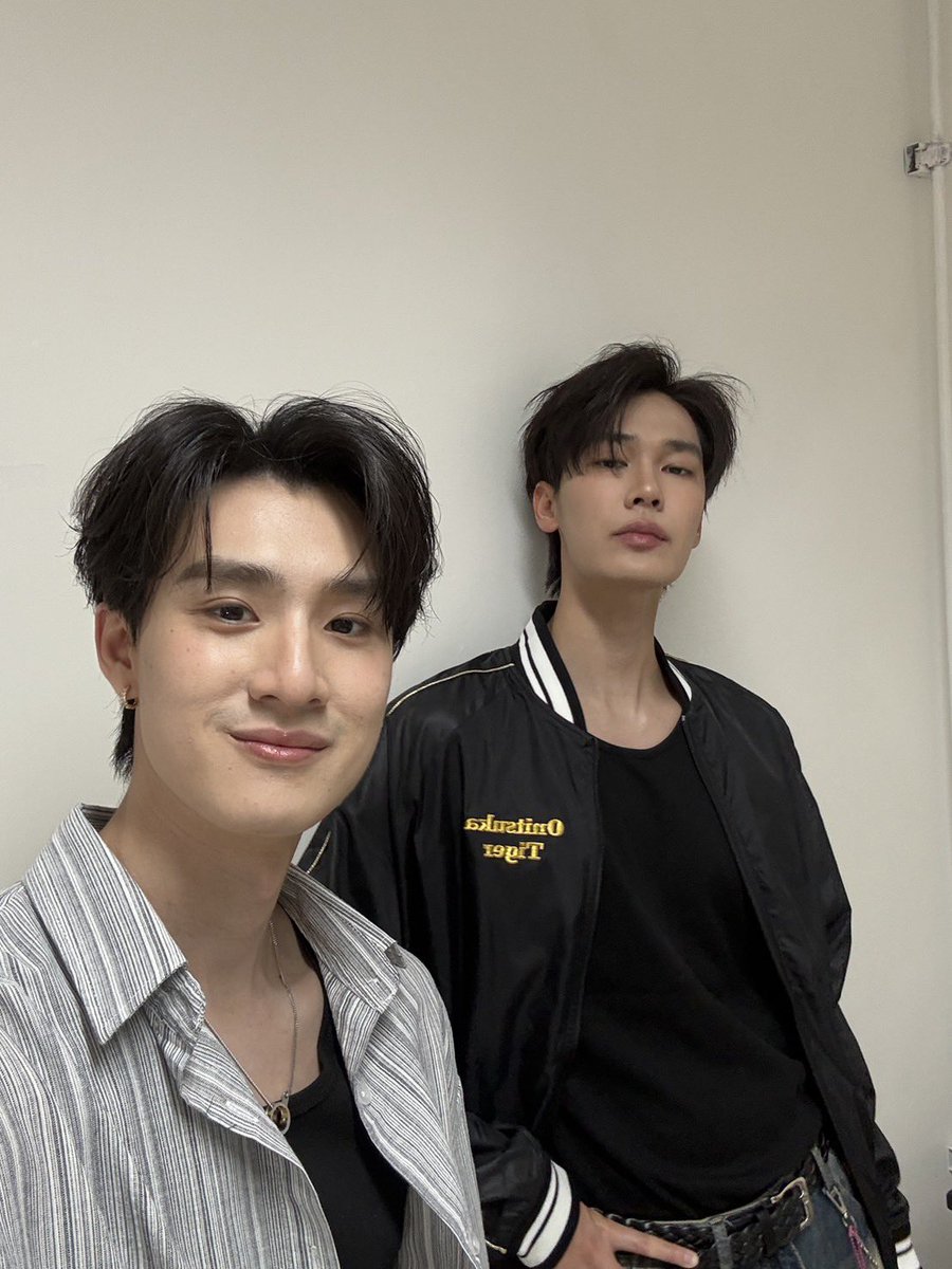 MrKillSeries's tweet photo. ✅เช็คอินคับ
ไหนใครรอเจอสารวัตรกับคุณนักเขียนแล้วบ้าง 🙋🏻‍♀️ #งานมหกรรมนิยายนานาชาติ2026xDewTee

เจอกันได้ในคืนนี้ #MrKillSeriesEP4
@dew_jsu @vitheepanich https://t.co/vwpQaLO5PI
