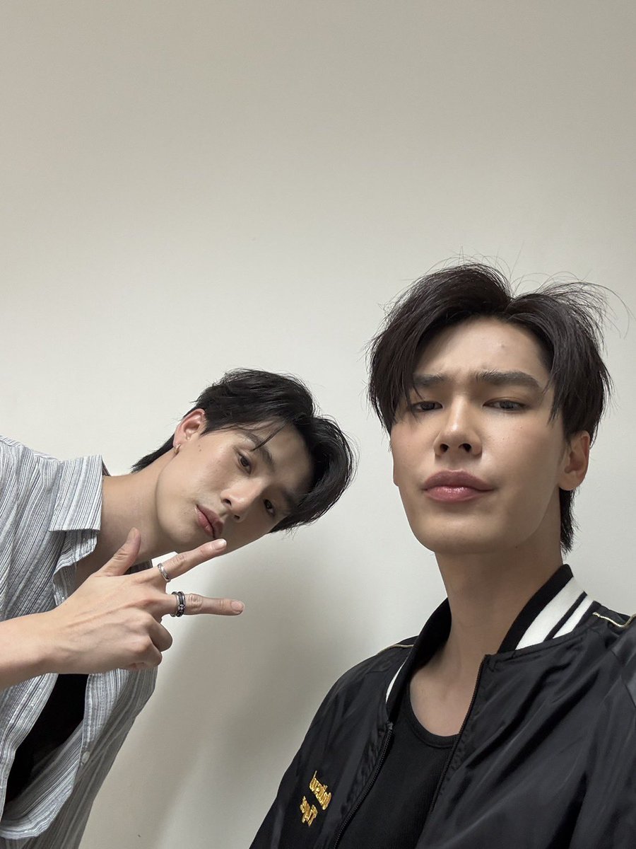 MrKillSeries's tweet photo. ✅เช็คอินคับ
ไหนใครรอเจอสารวัตรกับคุณนักเขียนแล้วบ้าง 🙋🏻‍♀️ #งานมหกรรมนิยายนานาชาติ2026xDewTee

เจอกันได้ในคืนนี้ #MrKillSeriesEP4
@dew_jsu @vitheepanich https://t.co/vwpQaLO5PI