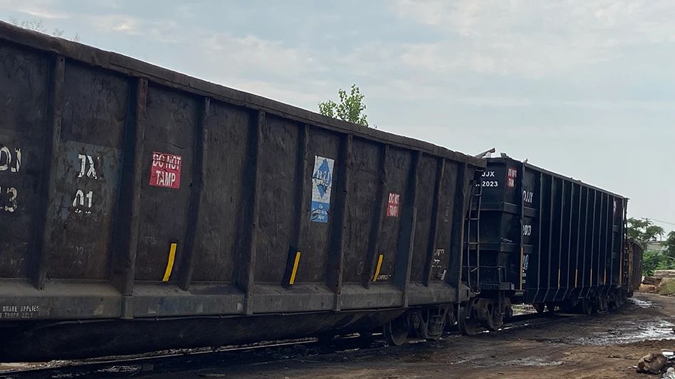RecyclingToday's tweet photo. Last month, the Association of American Railroads published newly revised Open Top Loading Rules for the transport of loose and baled recyclable metal, or scrap, in gondola railcars, something the Recycled Materials Association has met with concern.
https://t.co/qPoBC1OtSn https://t.co/jRXWPzHP1b