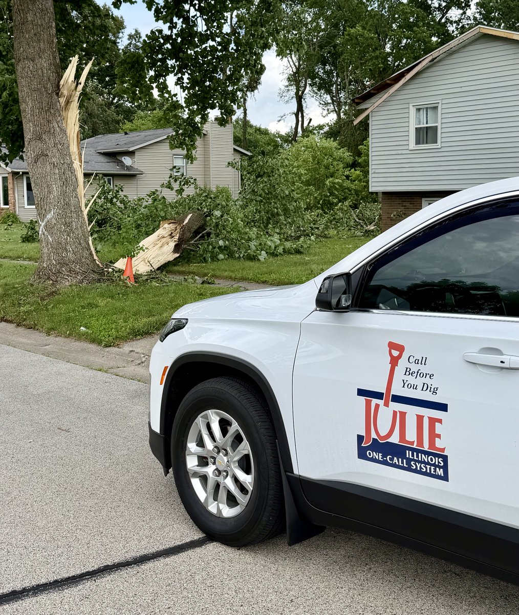JULIE1call's tweet photo. Yesterday's storms left downed trees and cleanup work across Illinois. 

Removing a fallen tree, digging out roots, or making storm repairs? Underground utilities may be nearby. Contact JULIE before you dig to have utility lines marked. It’s free.
https://t.co/65di9FBWdn https://t.co/xJVXkpU5sP