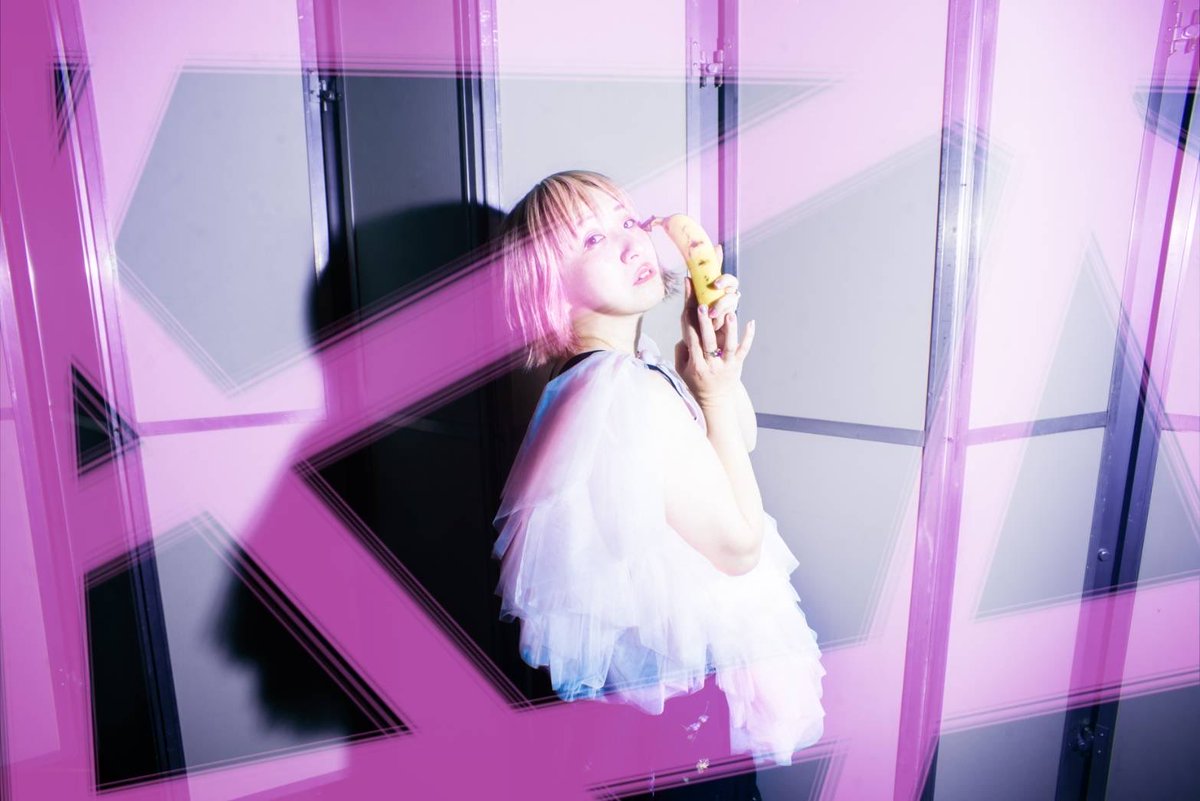 samezame_tweet's tweet photo. 🍌さめ姫ズのみんなへ💗
さめざめwithバナナとドーナッツより
　　　　　　超大切なお知らせ🍩

この夏から新しいバンドメンバーが爆誕します❤️‍🔥

その名もニュー鍵盤の【マジカルHimaちゃん】@hm_astudio です🌻

マジカルHimaちゃんを加えての初ライブは8/29下北沢Threeです🎹

そして、さめざめwithバナナとドーナッツのアーティスト写真が新しくなりました✨

新たなさめざめwithバナナとドーナッツもよろしくね꒰ᐡ⸝ɞ̴̶̷ ·̮ ɞ̴̶̷⸝ᐡ꒱

2026年下半期も音楽であなたを救えますように。
