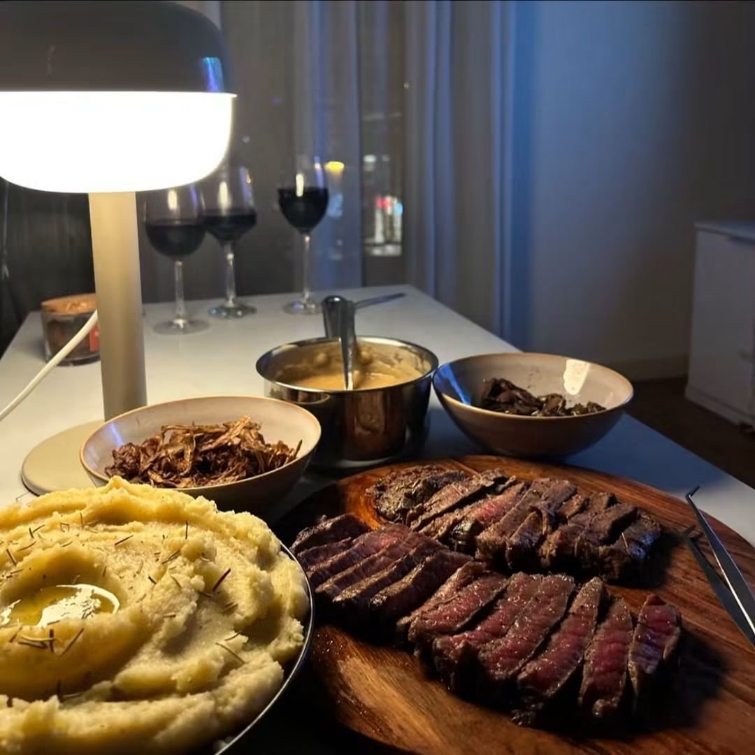 mozinity's tweet photo. Always up for a good steak. 🥩 https://t.co/nCzQqwNqHY