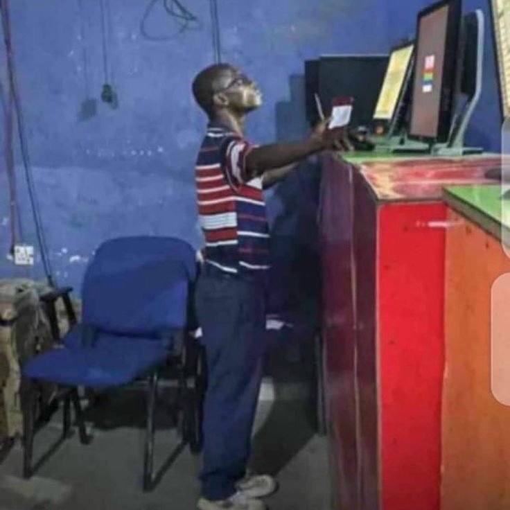 aquatrybe's tweet photo. Make I come login my portal for here take pay my school fees  😂 https://t.co/szXgd4c890