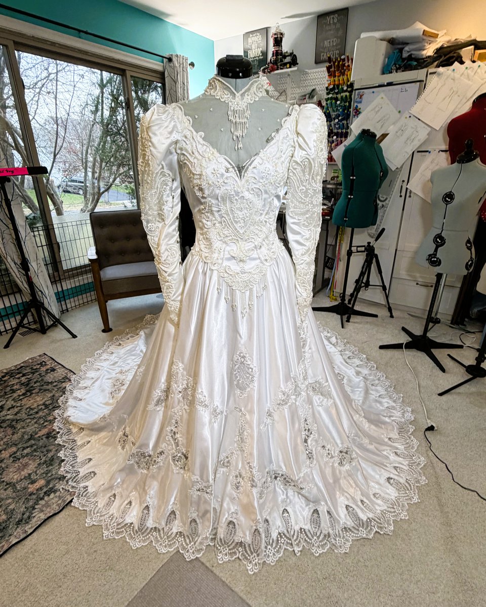 S_RockCustom's tweet photo. Transforming mom’s wedding dress into a cute custom look for my bride’s bridal era events.
https://t.co/rYmLNHI2nS
#HeirloomTransformation #BridalEra #WeddingDressTransformation #SecondLook #CustomSewing #SewingWithLove #SomethingOld #SomethingNew #BridalStyle #DanceAllNight https://t.co/dyOoqgaZEf