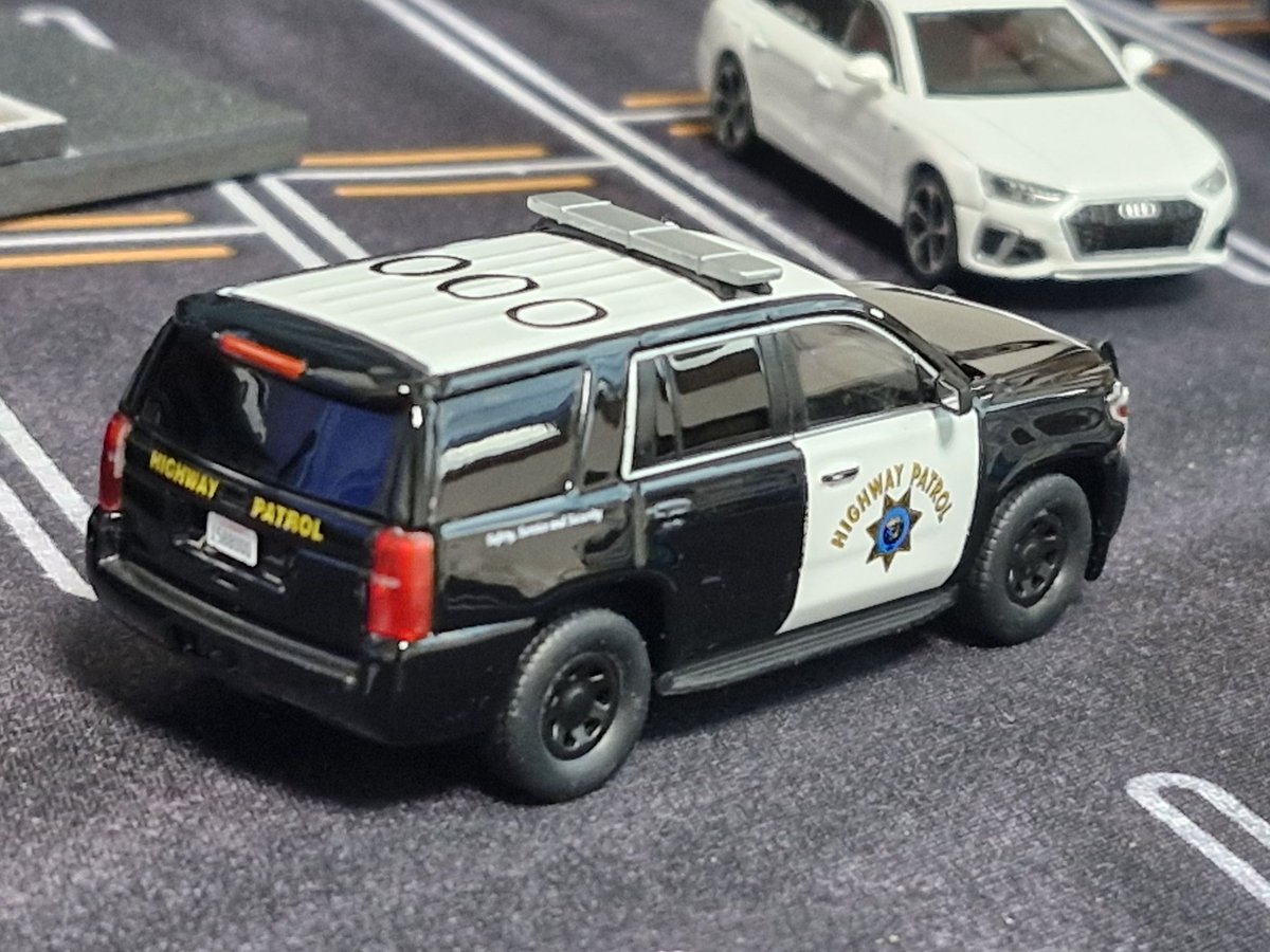 Ookura_YukinoV1's tweet photo. 596 Model 2016年式シボレー・タホ・カリフォルニア・ハイウェイ・パトロール🚓
カリフォルニア・ハイウェイ・パトロールのリバリーはかっこよく、クオリティも高いパトロールカーだね✨✨
#596model
#Chevrolet
#CHP https://t.co/tuehHCwmY0