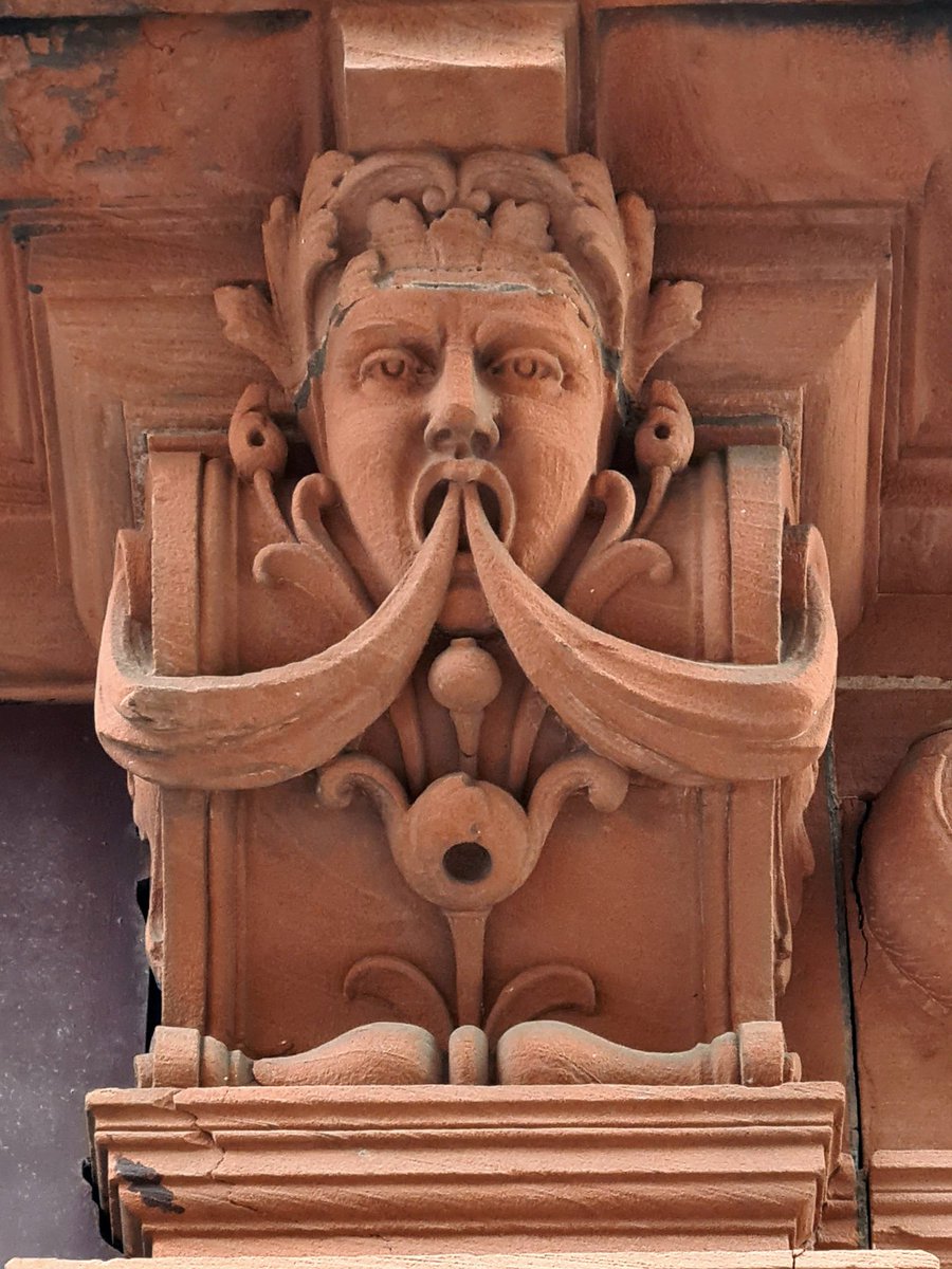 is_glasgow's tweet photo. Really not too sure what's going on with the column capital on the former Carsewell Fishing Gut Company building on York Street in Glasgow. Built in 1901, it was designed by Neil C. Duff.

#glasgow #architecture #sculpture #columncapital  #architecturephotography https://t.co/AYpiVO0YRA