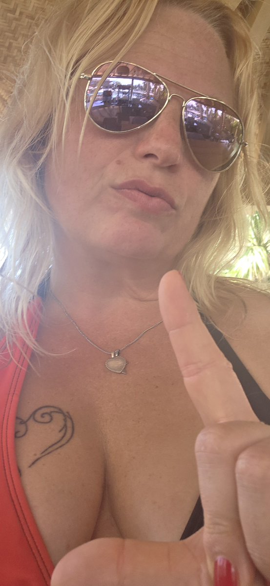 LadyDoreen77's tweet photo. Endlich geniessen😈😈😈 https://t.co/YfwCj3vItG
