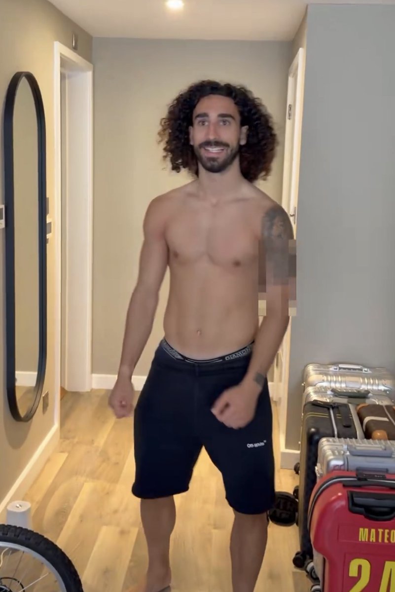 TouchlineX's tweet photo. 🚨 𝗝𝗨𝗦𝗧 𝗜𝗡: Marc Cucurella is about to get a tattoo of Spain coach Luis de la Fuente.

Before the World Cup, he promised to tattoo the coach's face on his body if Spain with the tournament. https://t.co/fayFcjCSi3