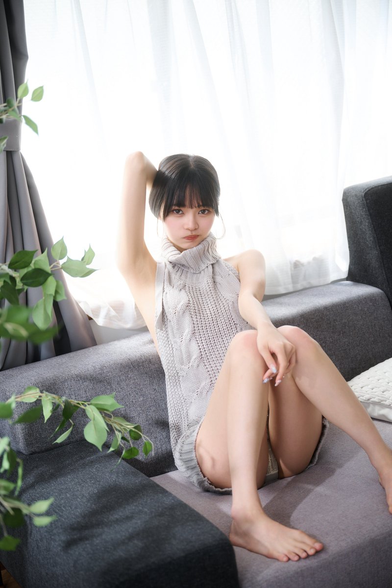 noa_coco_04's tweet photo. 例のセーターでも圧倒的透明感✨ https://t.co/uFZqdB2jKG