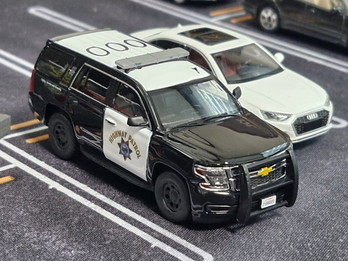 Ookura_YukinoV1's tweet photo. 596 Model 2016年式シボレー・タホ・カリフォルニア・ハイウェイ・パトロール🚓
カリフォルニア・ハイウェイ・パトロールのリバリーはかっこよく、クオリティも高いパトロールカーだね✨✨
#596model
#Chevrolet
#CHP https://t.co/tuehHCwmY0
