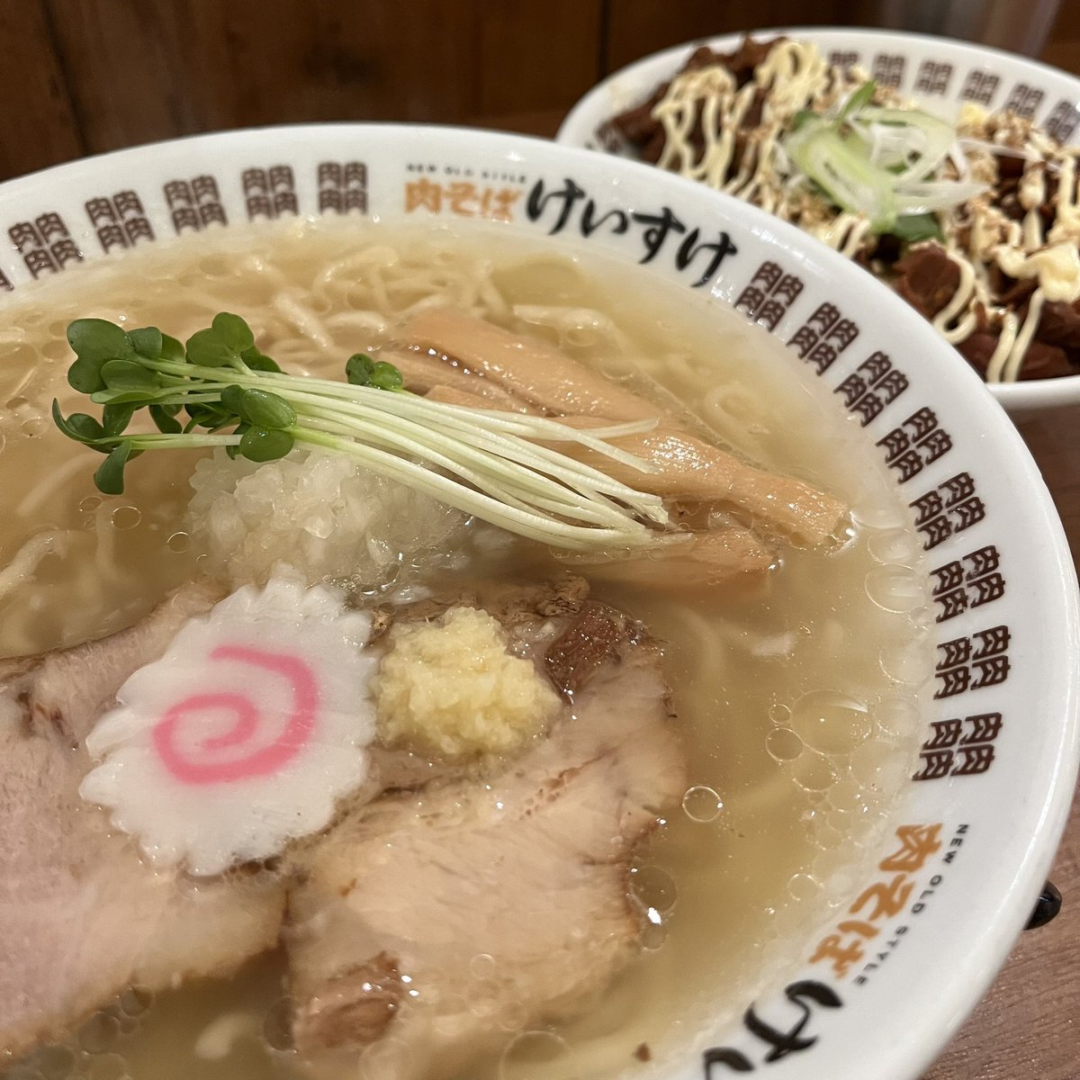 KT37458's tweet photo. 昼飯は肉そばけいすけでした。人間ドック終わりに。バリウムは出きったのかだけ気になる🤔 https://t.co/xAWVFWAduS