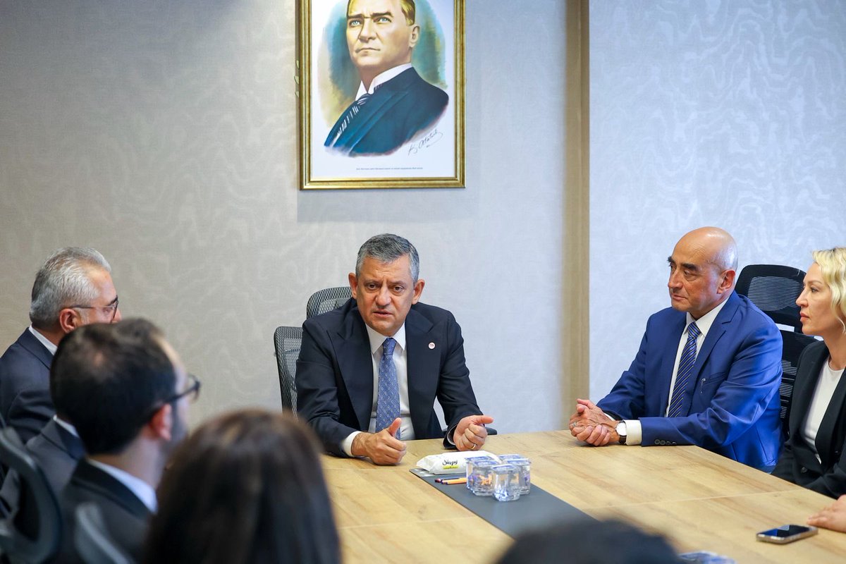 yenipartiyiz's tweet photo. Genel Başkanımız Özgür Özel, YENİ Partimizin Yüksek Disiplin Kurulu ilk toplantısının açılışını gerçekleştirdi. https://t.co/UzFY3W0GHj