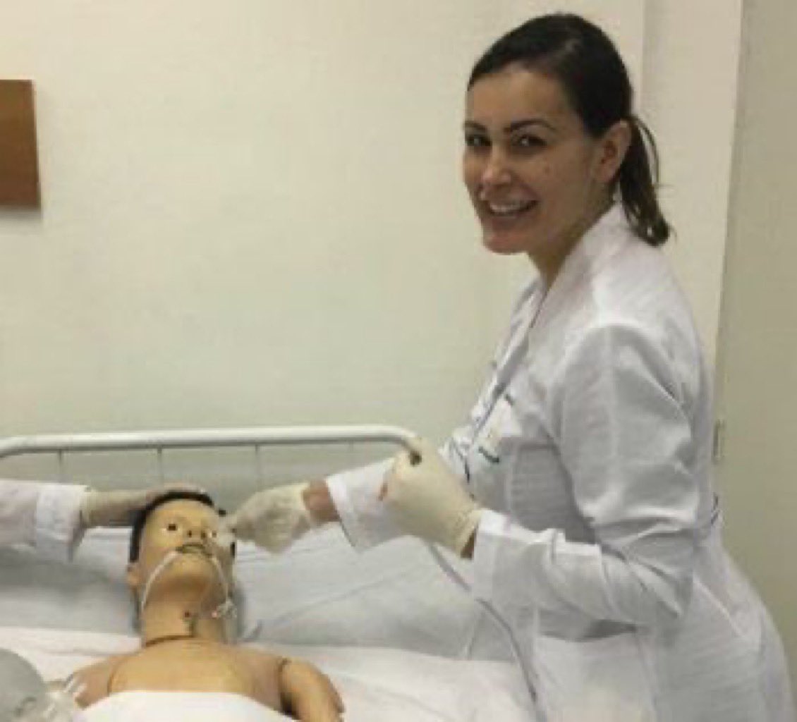 LeiteDeBurrah's tweet photo. @daniiipp @luanssii Ele declarou uma vez que foi em resposta à reação negativa dos telespectadores ao relacionamento entre uma professora e um aluno (pior, menor de idade)… daí ele se vingou kkkkkkkkjj o velho era impiedoso 🗣️🗣️🗣️🕊️✨ https://t.co/RbBIwr4D7R