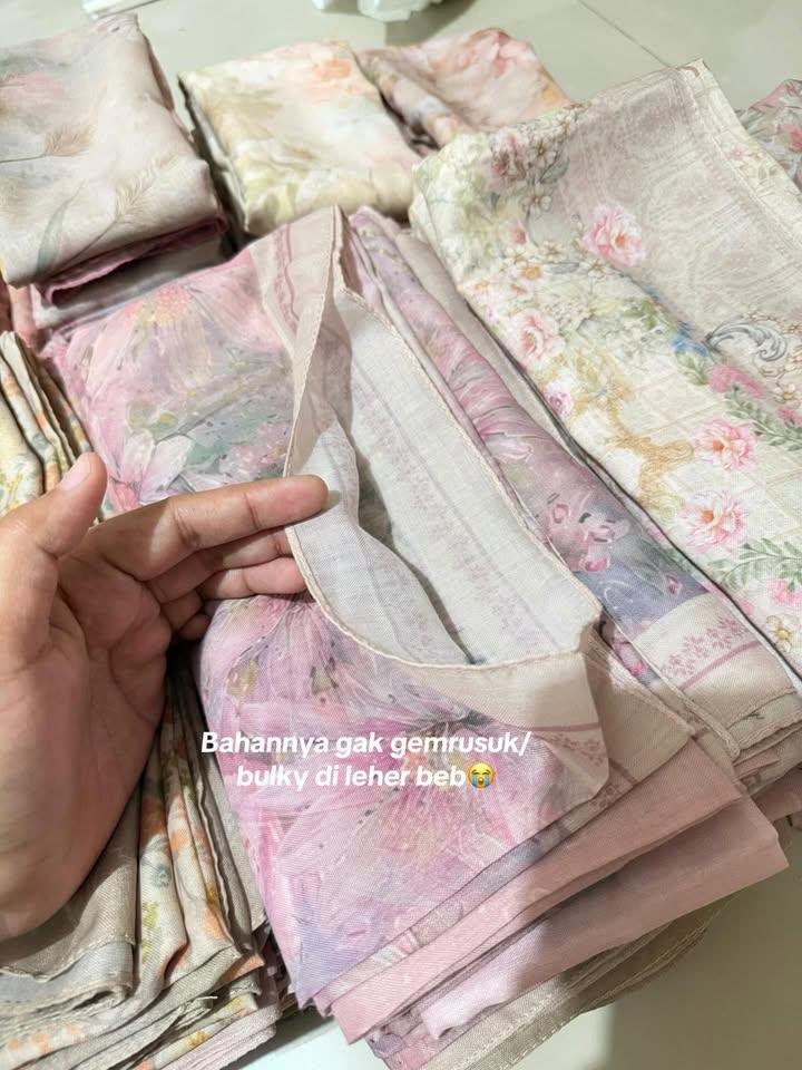 shallowspaces's tweet photo. MAKASIH BGTT buat local brand ini… hijab motifnya cakep, ringan, ga bulky, dan MURAH LAGIII 😭 https://t.co/eIZFnGoWpx