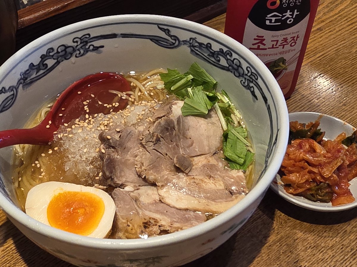 daiking1124's tweet photo. 最近ラーメンブームなんよね。
普段食べないぶん、たくさん食べたい。

一軒目は鶏そば唆る、二軒目は636、三軒目は藤一番、四軒目は自宅でフジヤマ55のつけ麺。

#ラーメンブーム https://t.co/T55I4jXfxT