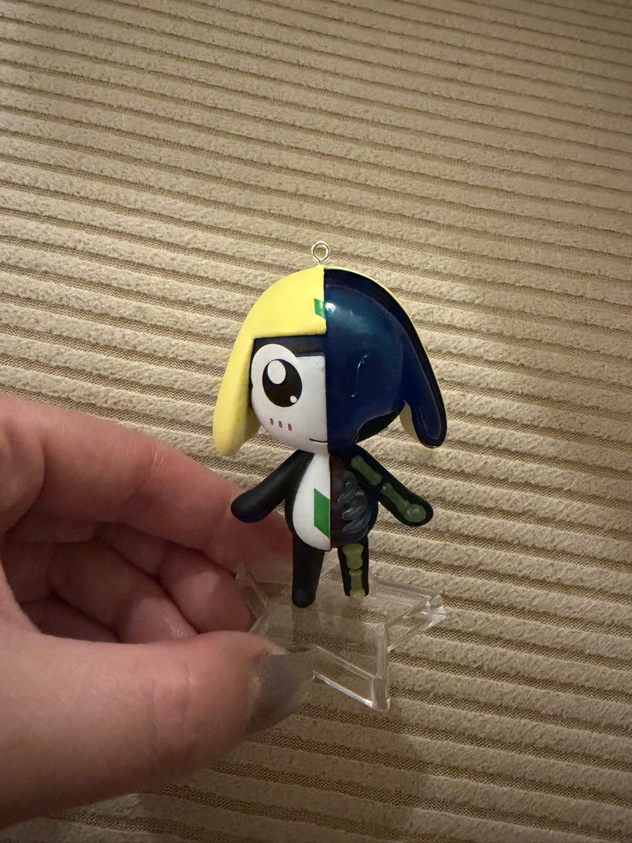 2525_Mpi's tweet photo. やってきたー！2回やっても出なくて今回は諦めた💦フィギュア飾らないと思ってキーホルダーに変身させてみた！ https://t.co/e0n2h8Lzn6