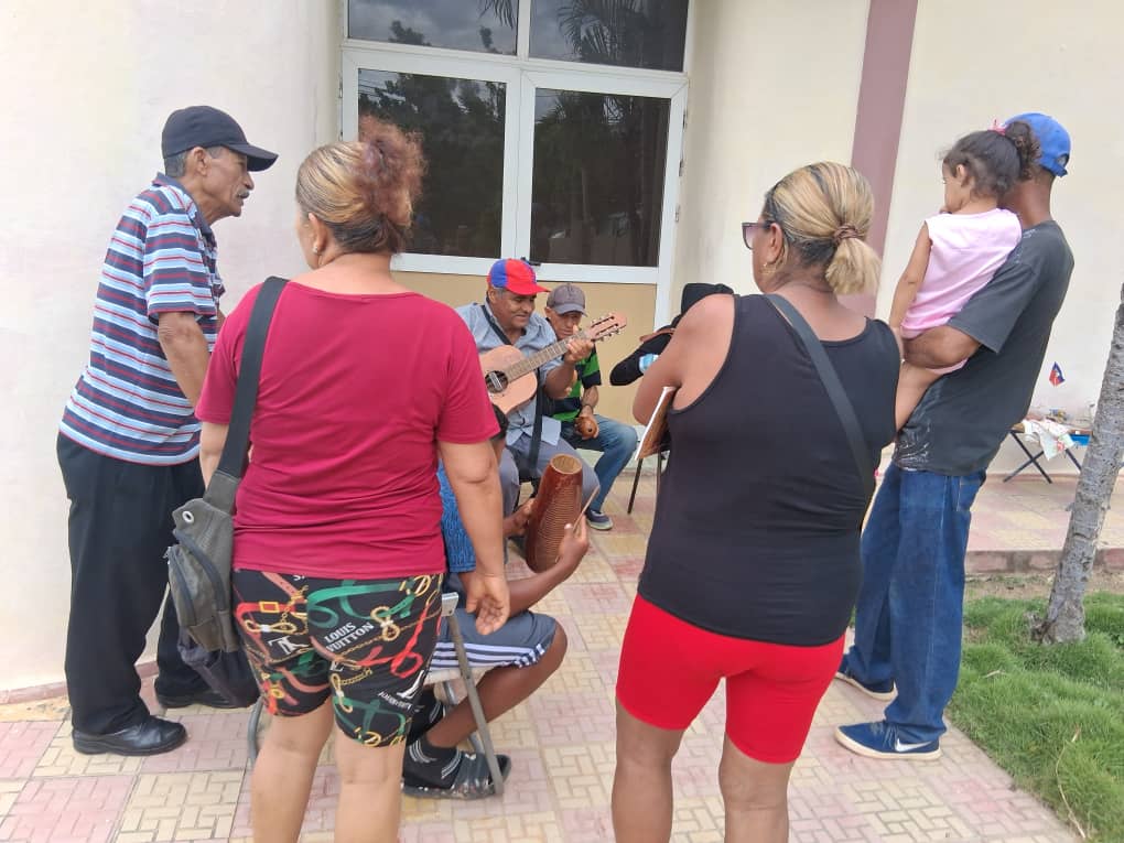 Ivanmegafa's tweet photo. Actividades realizada en la comunidad de jesus lores en especial en el cine imias del propio municipio.
#vamosalcine https://t.co/sT1Er8xHUY