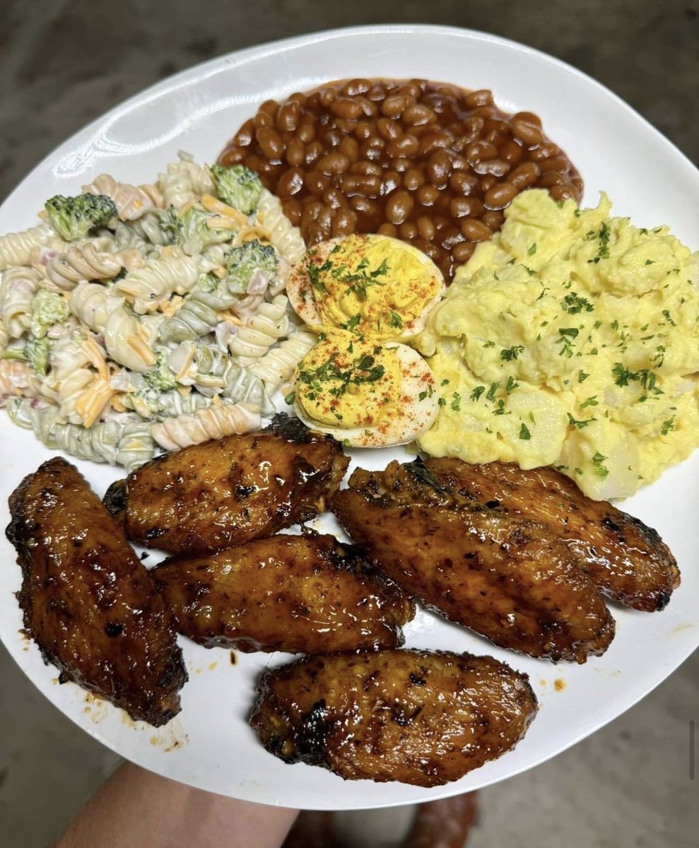AmazingEye137's tweet photo. This is tough…….. Remove one food item from this plate… https://t.co/GTvkw455Ek