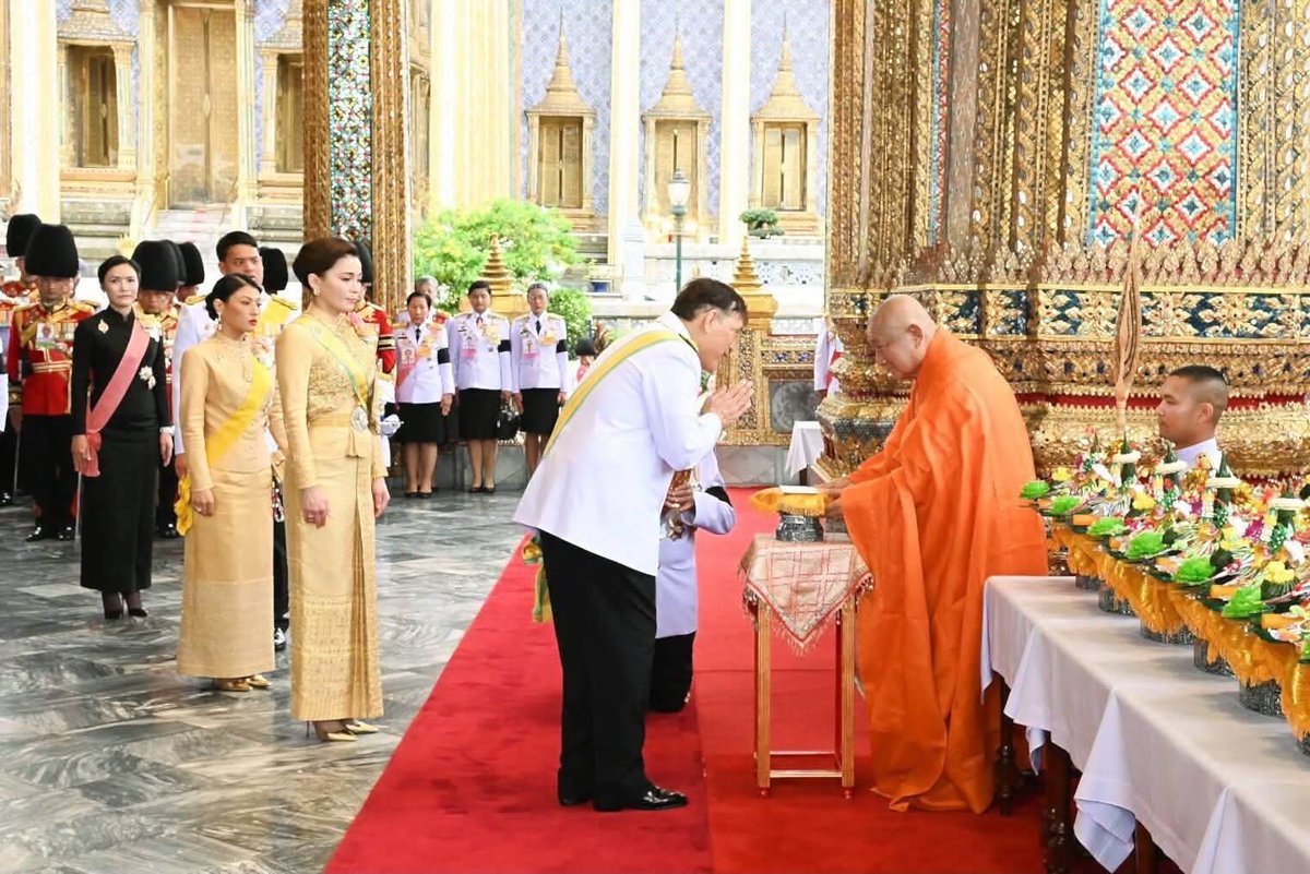 taro757's tweet photo. วันนี้ วันที่ 28 กรกฎาคม 2569 
พระบาทสมเด็จพระเจ้าอยู่หัว และสมเด็จพระนางเจ้าฯ พระบรมราชินี เสด็จฯ ไปในการพระราชพิธีเฉลิมพระชนมพรรษา กรกฎาคม พุทธศักราช 2569 ณ วัดพระศรีรัตนศาสดาราม พระบรมมหาราชวัง ในการนี้ สมเด็จพระเจ้าลูกเธอ เจ้าฟ้าสิริวัณณวรี นารีรัตนราชกัญญา สมเด็จพระเจ้าลูกยาเธอ เจ้าฟ้าทีปังกรรัศมีโชติ มหาวชิโรตตมางกูร สิริวิบูลยราชกุมาร และเจ้าคุณพระสินีนาถ พิลาสกัลยาณี โดยเสด็จด้วย...